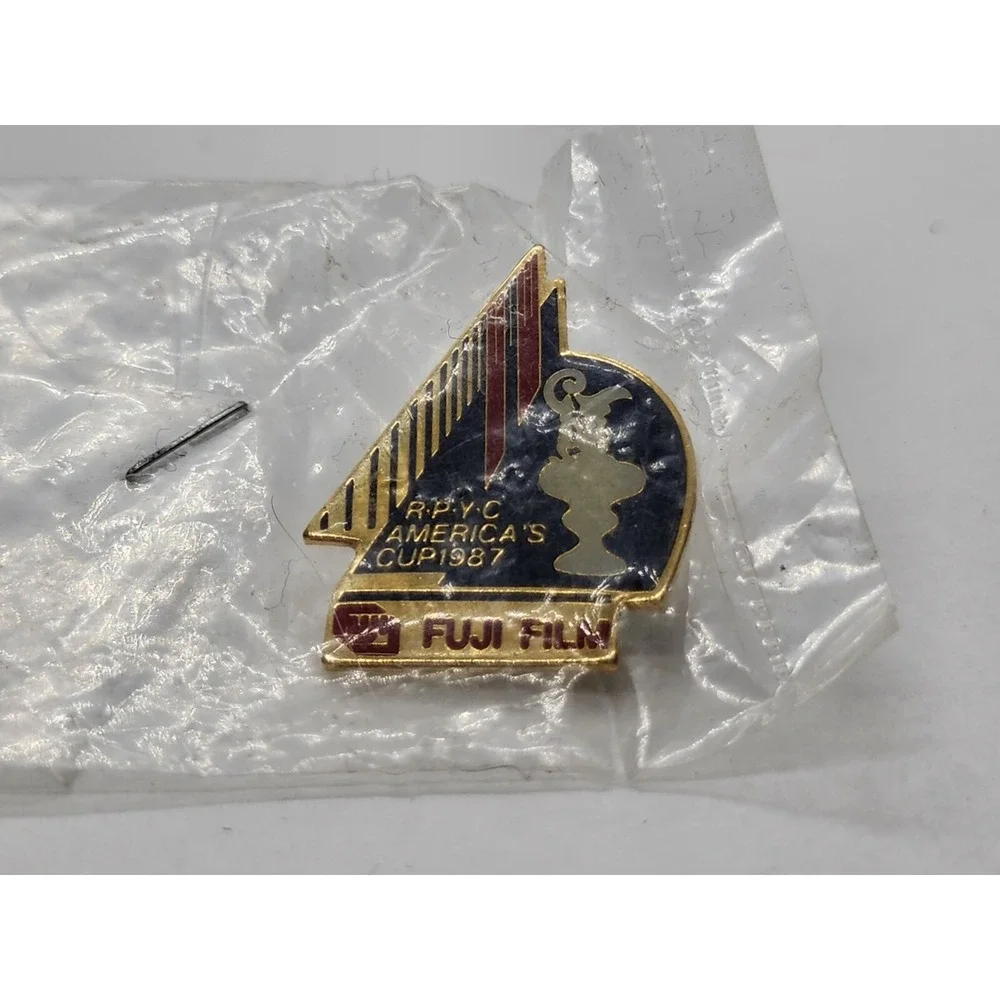 R P Y C AMERICA'S CUP 1987 Fuji Film PIN